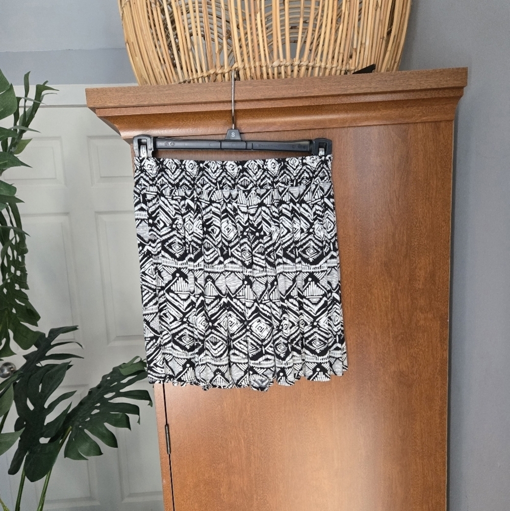LA Hearts Mini Skirt Black And White Absract Pattern